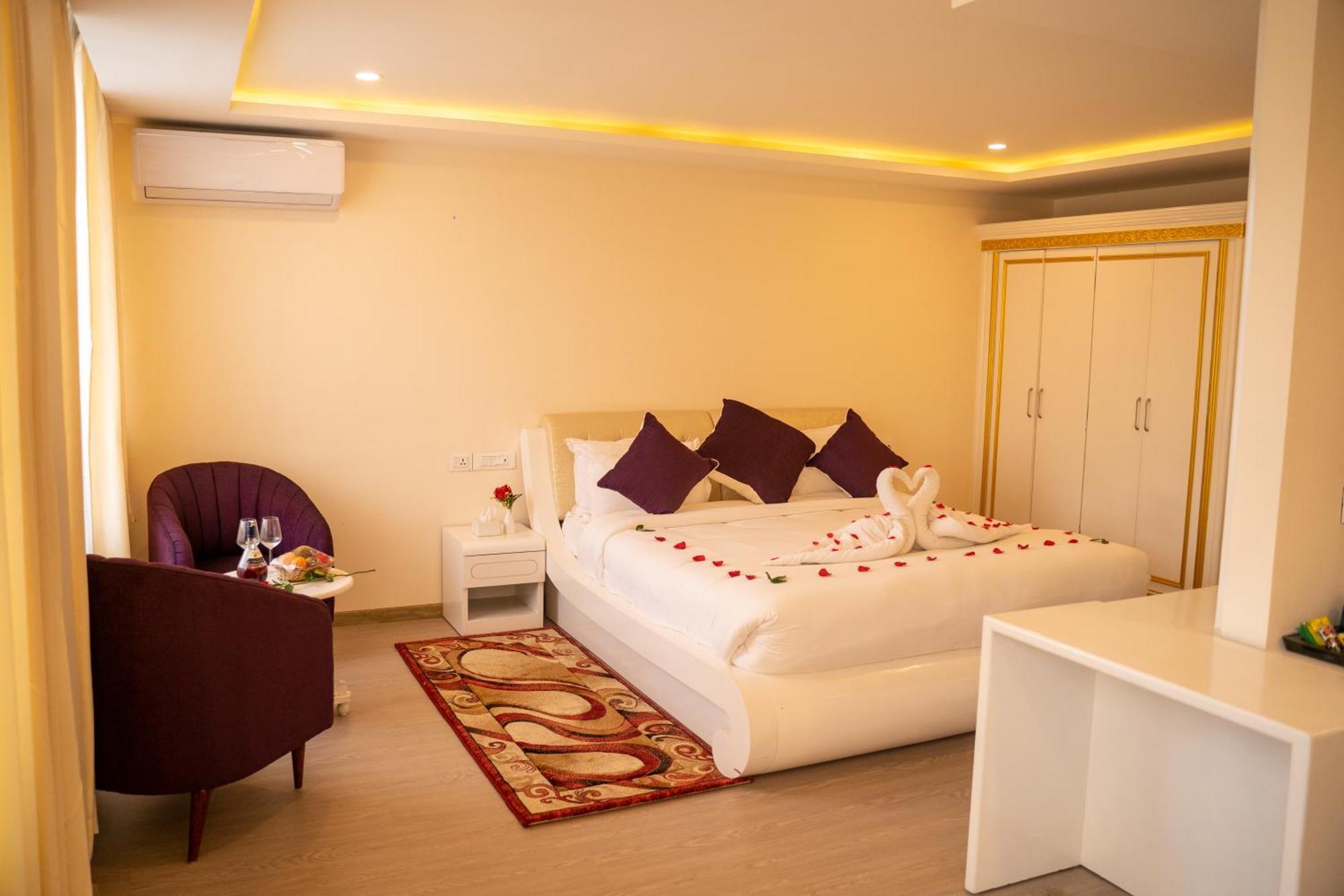 Hotel Black Diamond - Transit Point Inside Hotel Kathmandu Exterior foto
