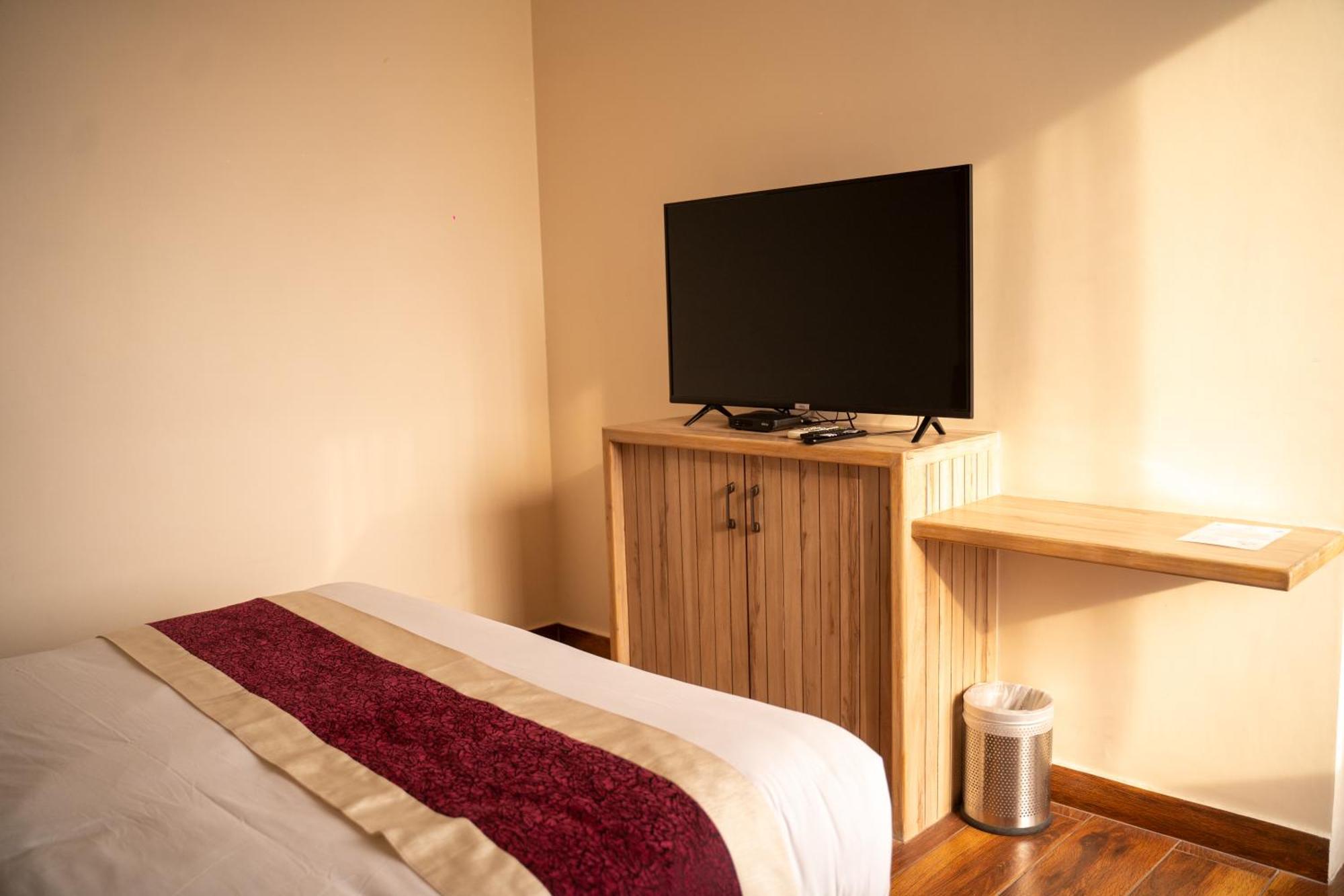 Hotel Black Diamond - Transit Point Inside Hotel Kathmandu Exterior foto
