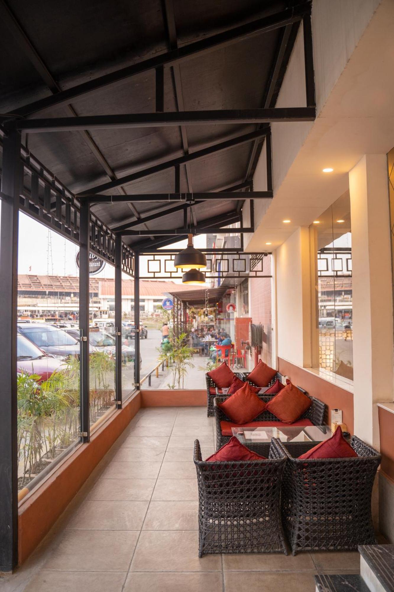 Hotel Black Diamond - Transit Point Inside Hotel Kathmandu Exterior foto